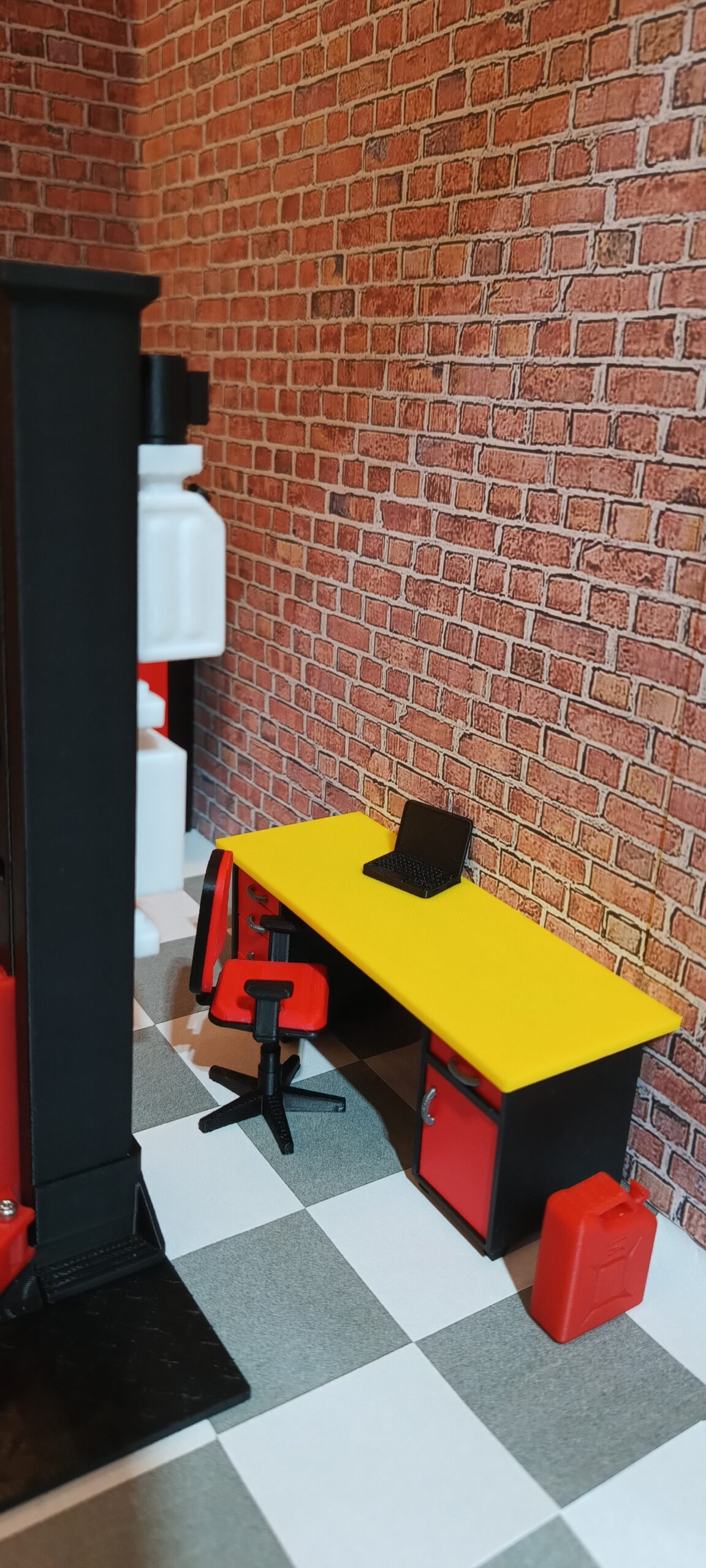 Zestaw mebli i akcesorii do dioramy skala 1:18 - obrazek 5