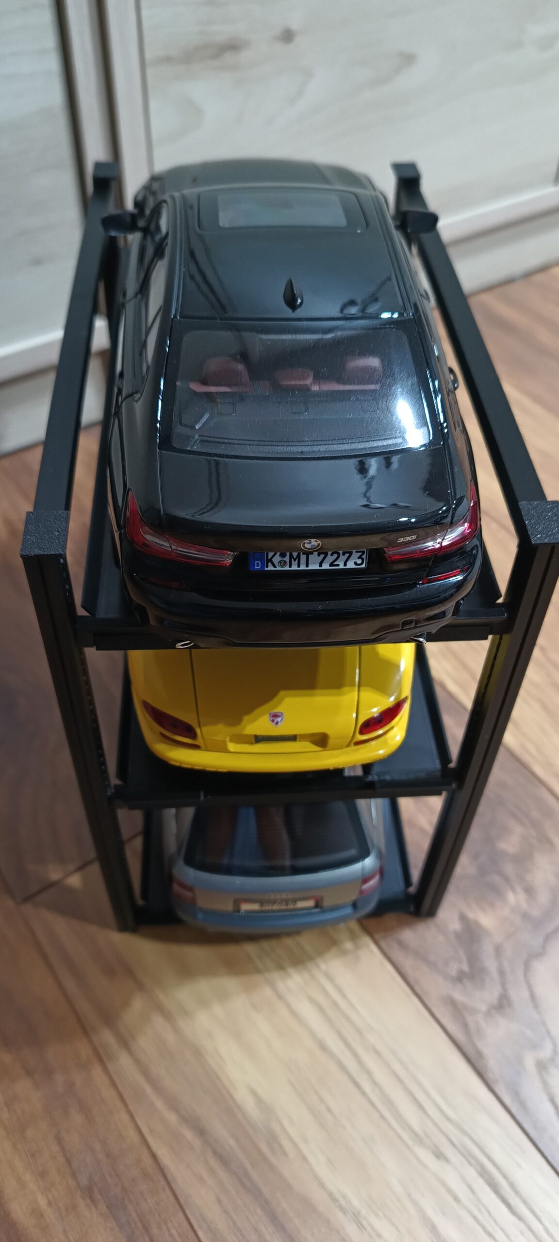 Ekspozytor 3 poziomy w skali 1:18 - obrazek 5